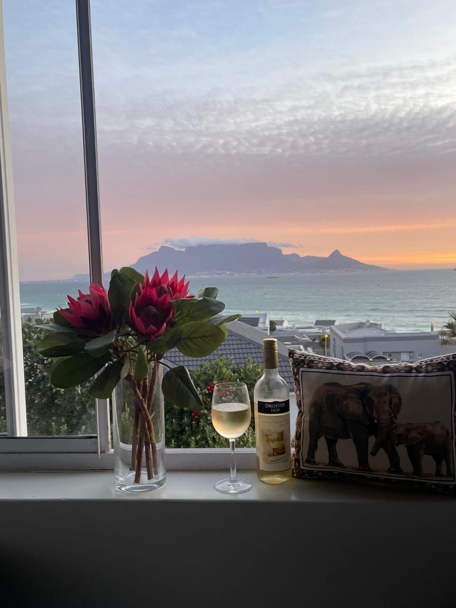 Gull On The Bay Boutique Guest House Bloubergstrand Oda fotoğraf