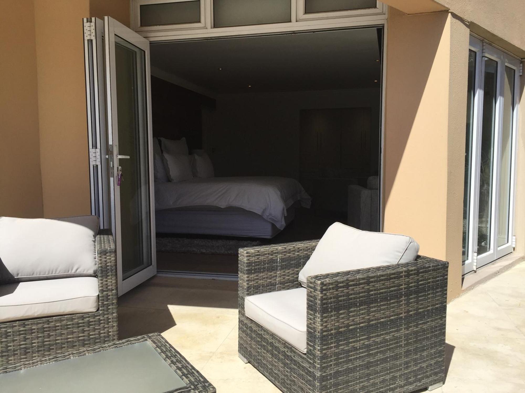 Gull On The Bay Boutique Guest House Bloubergstrand Oda fotoğraf